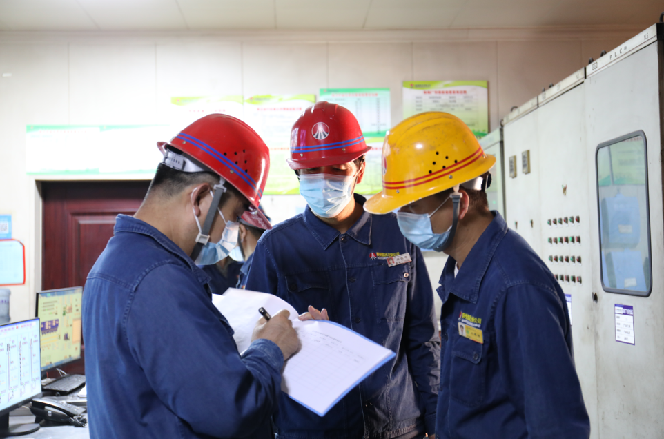 龍鋼公司5#轉(zhuǎn)爐獲評全國節(jié)能降耗“創(chuàng)先爐” 龍鋼公司5#轉(zhuǎn)爐獲評全國節(jié)能降耗“創(chuàng)先爐”