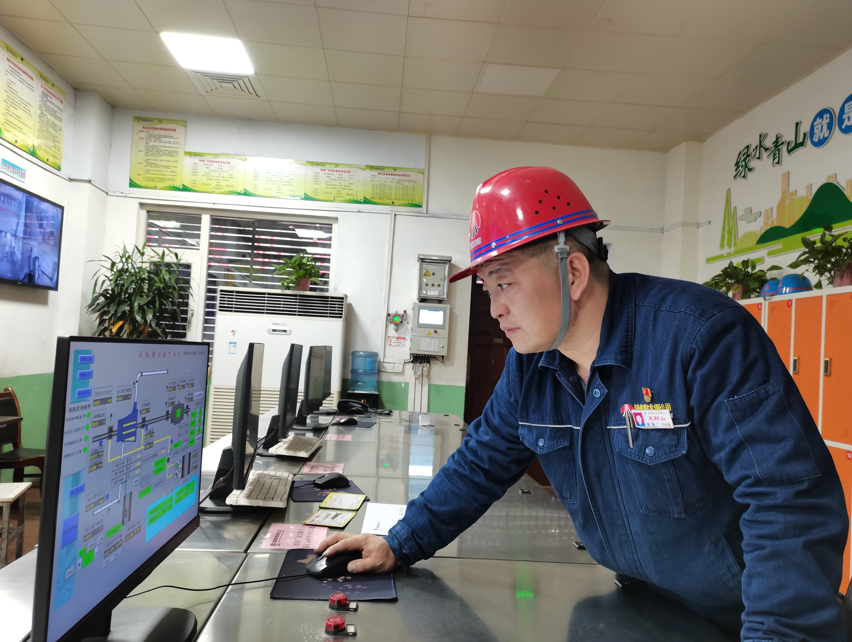 龍鋼公司5#轉(zhuǎn)爐獲評全國節(jié)能降耗“創(chuàng)先爐” 龍鋼公司5#轉(zhuǎn)爐獲評全國節(jié)能降耗“創(chuàng)先爐”