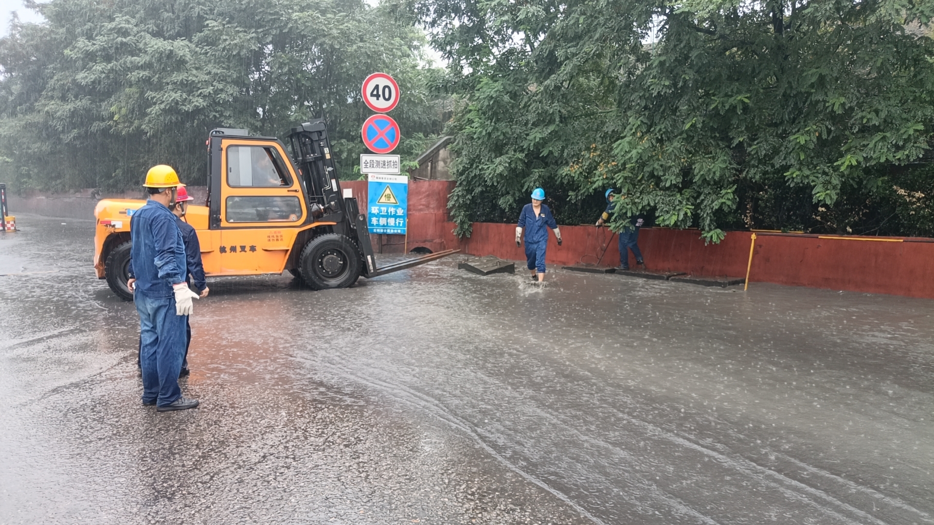 龍鋼公司:聞“汛”而動 以“迅”應“汛” 龍鋼公司:聞“汛”而動 以“迅”應“汛”