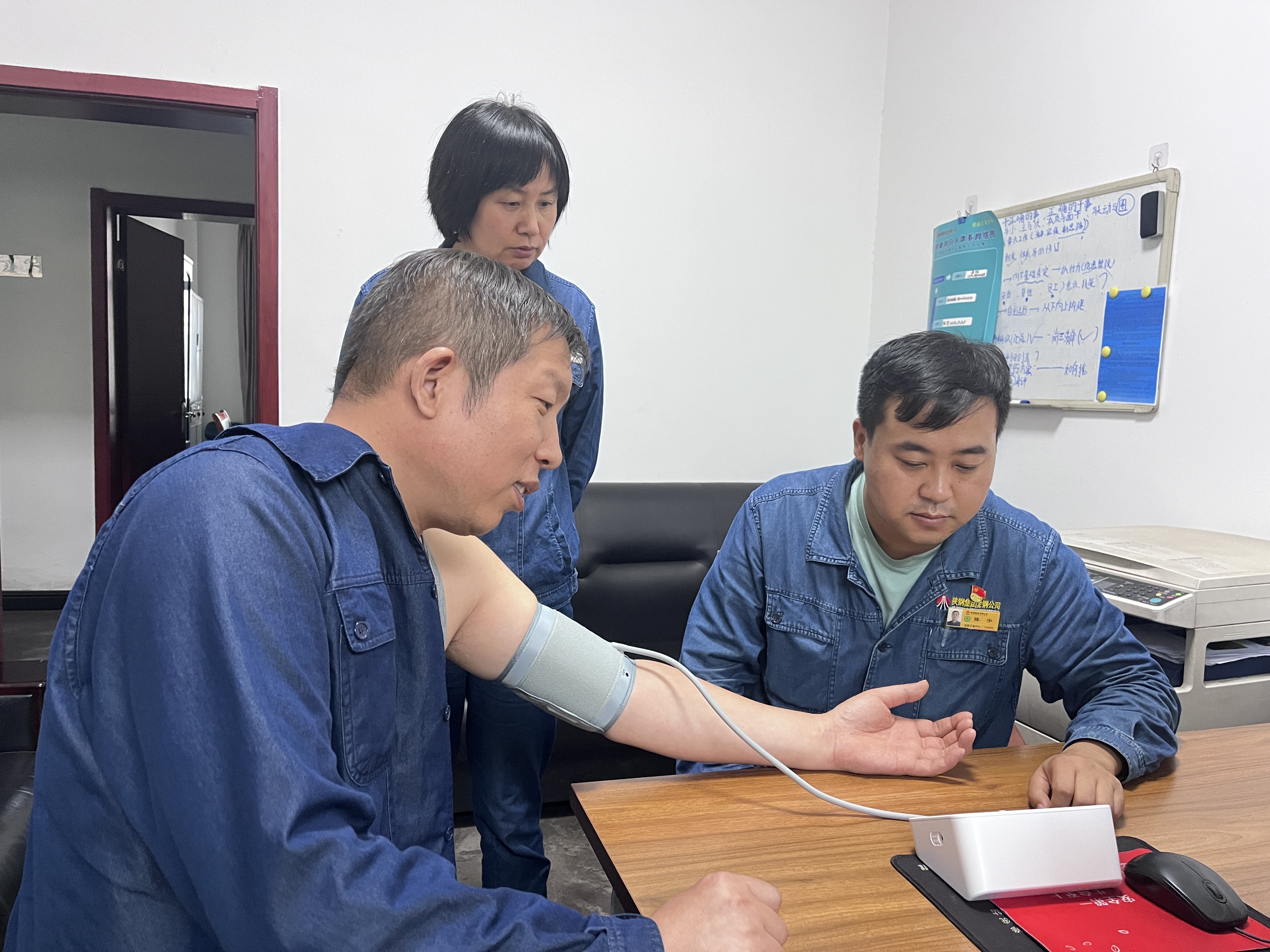 服務有溫度 職工朝著幸福走 服務有溫度 職工朝著幸福走