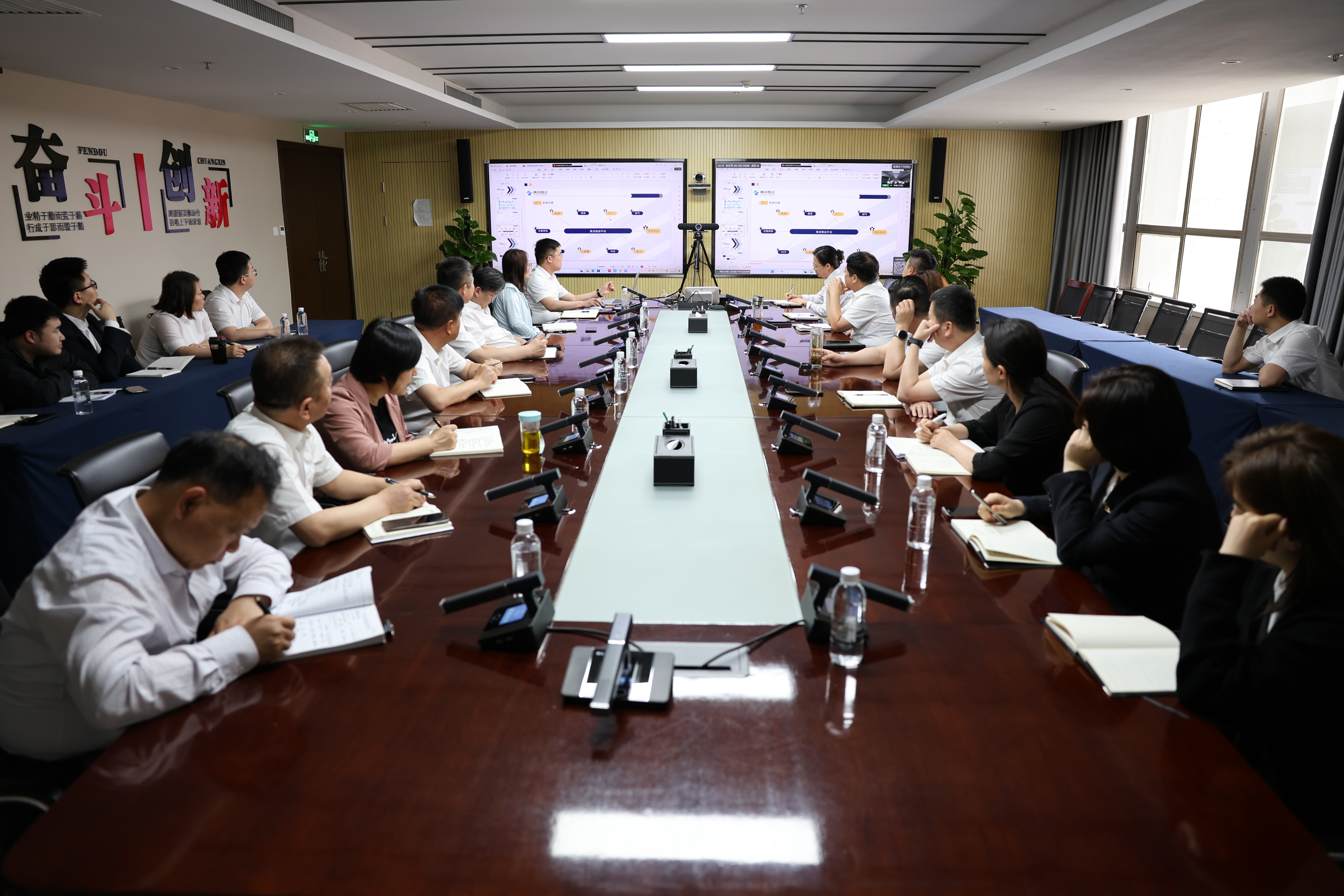 堅(jiān)持系統(tǒng)觀念 激活人才隊(duì)伍建設(shè)“一池春水” 堅(jiān)持系統(tǒng)觀念 激活人才隊(duì)伍建設(shè)“一池春水”