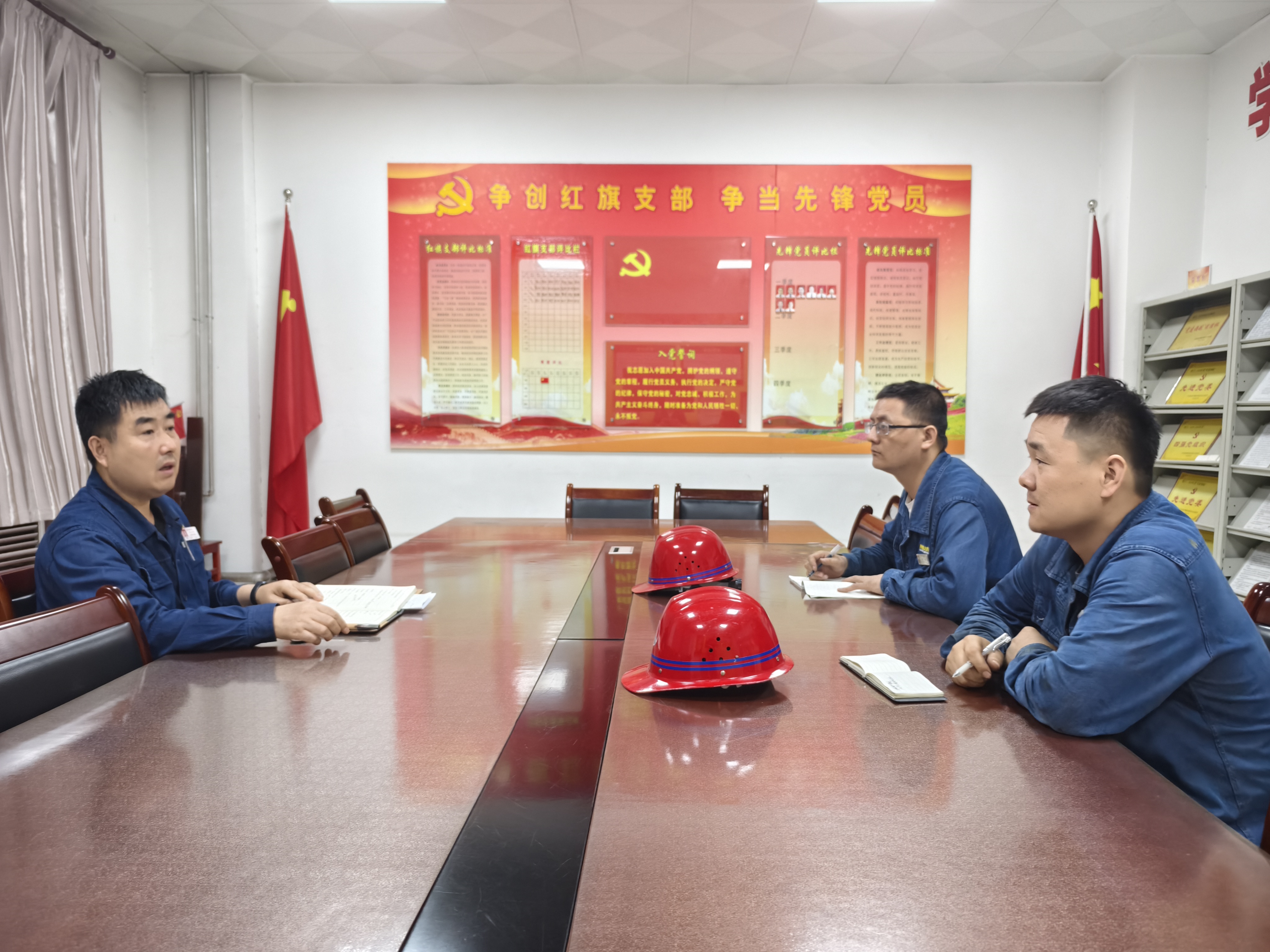 緊盯干部作風建設 堅決整治職工群眾身邊“微腐敗” 緊盯干部作風建設 堅決整治職工群眾身邊“微腐敗”