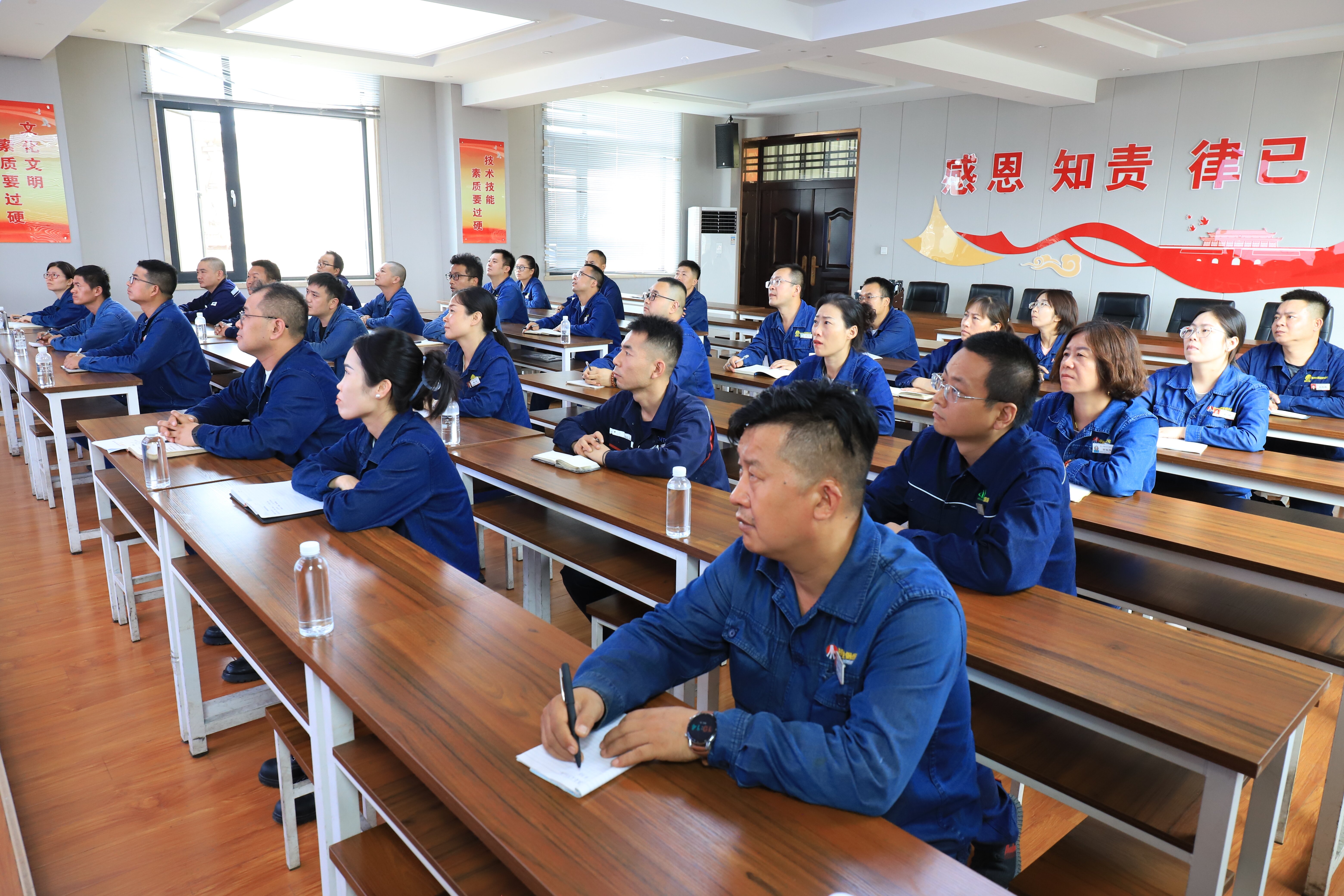 百日攻堅在行動 守護節(jié)日安全關(guān) 百日攻堅在行動 守護節(jié)日安全關(guān)