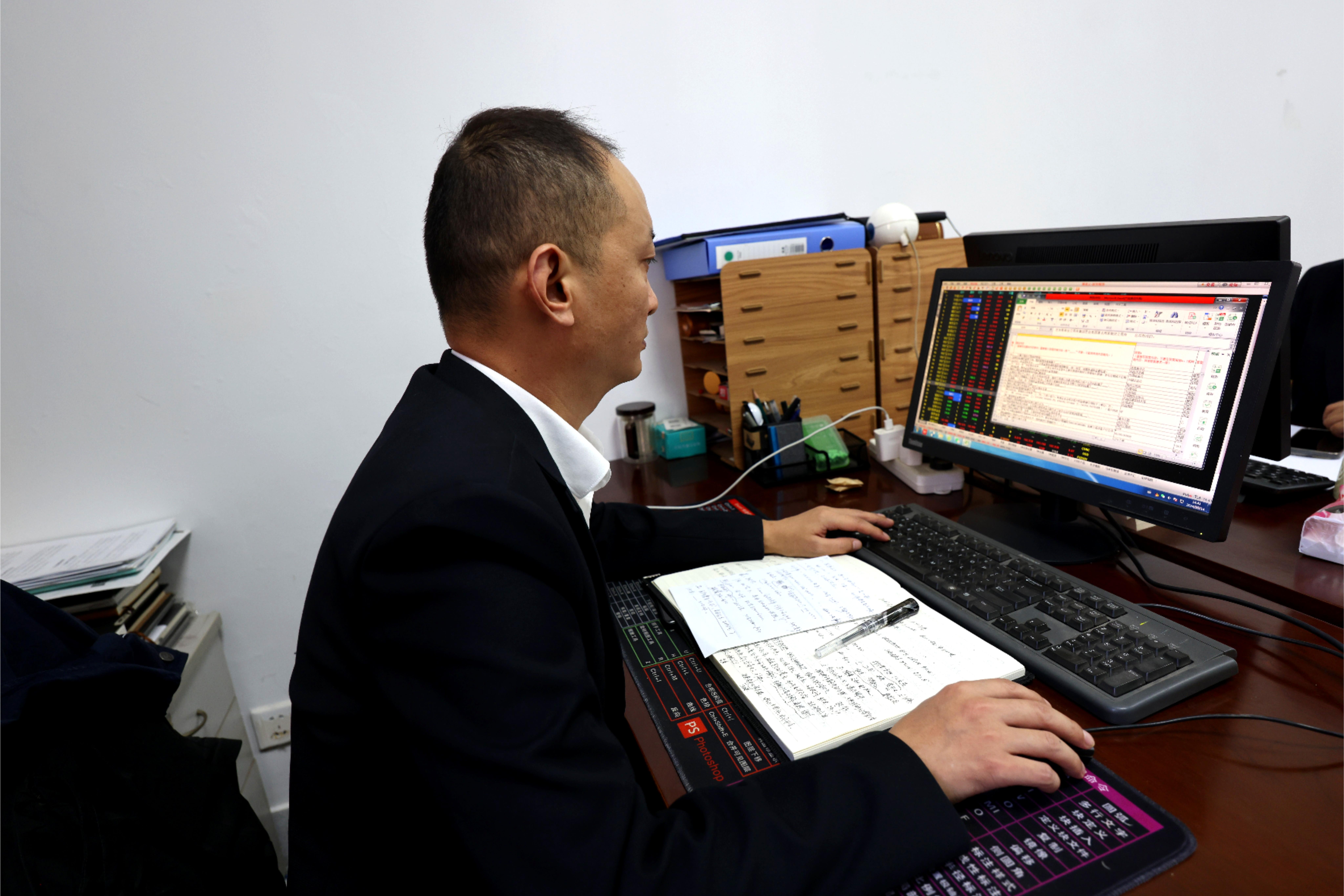 鋼鐵征程中堅守的 “謀士” 鋼鐵征程中堅守的 “謀士”