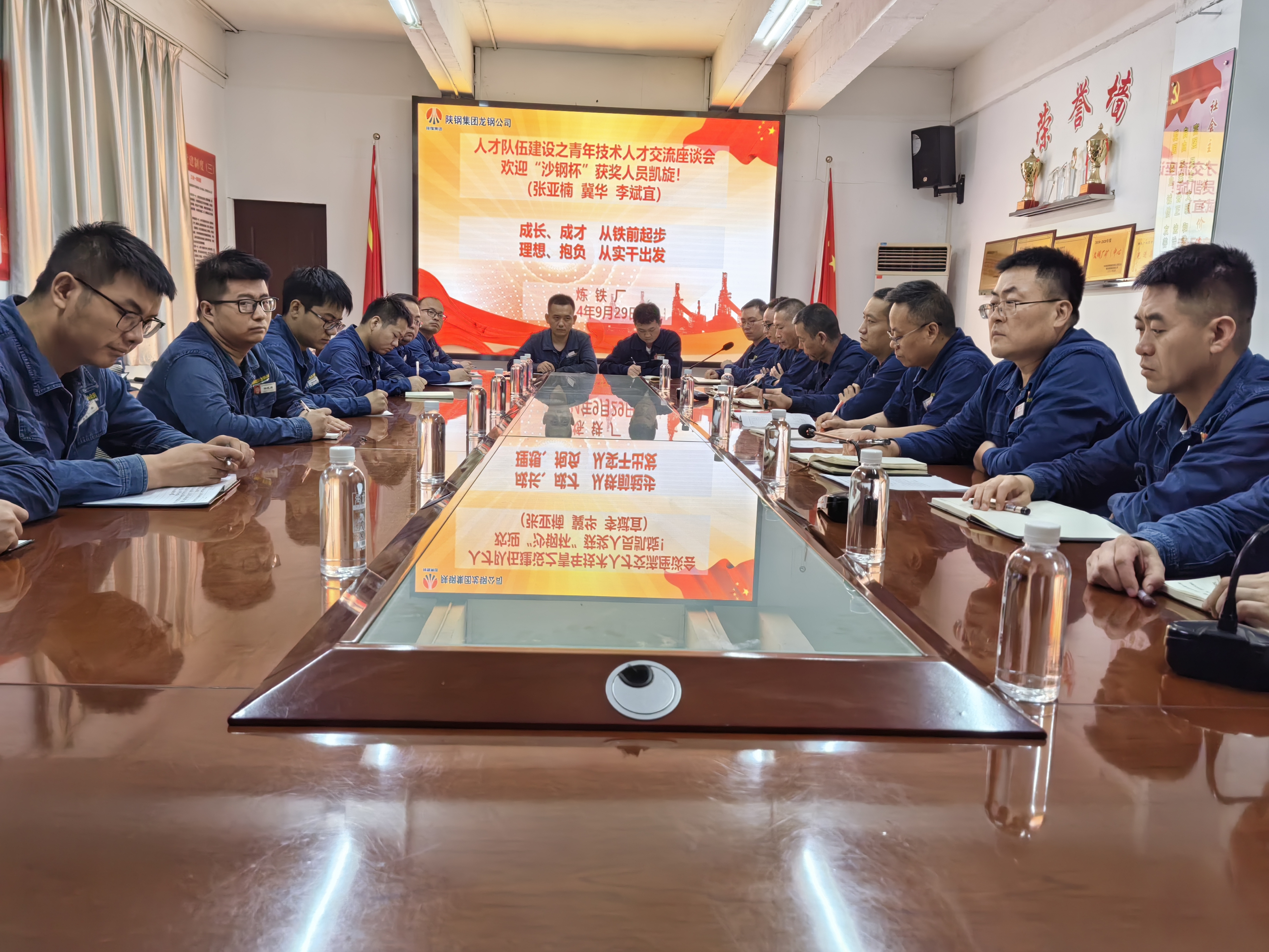 春播桃李千圃 秋來碩果盈枝 春播桃李千圃 秋來碩果盈枝