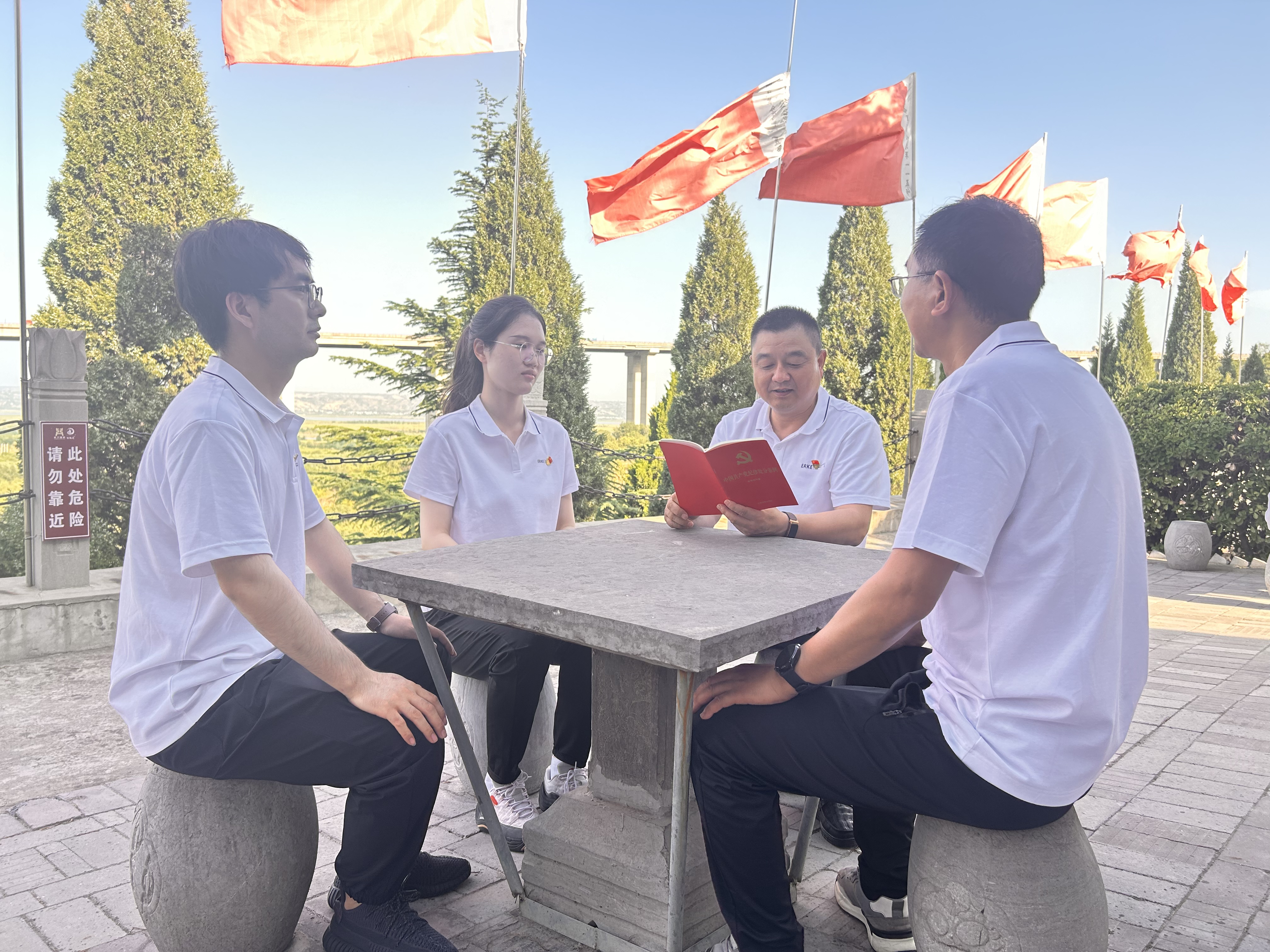 四個(gè)聚焦 推進(jìn)黨員教育走深走實(shí) 四個(gè)聚焦 推進(jìn)黨員教育走深走實(shí)