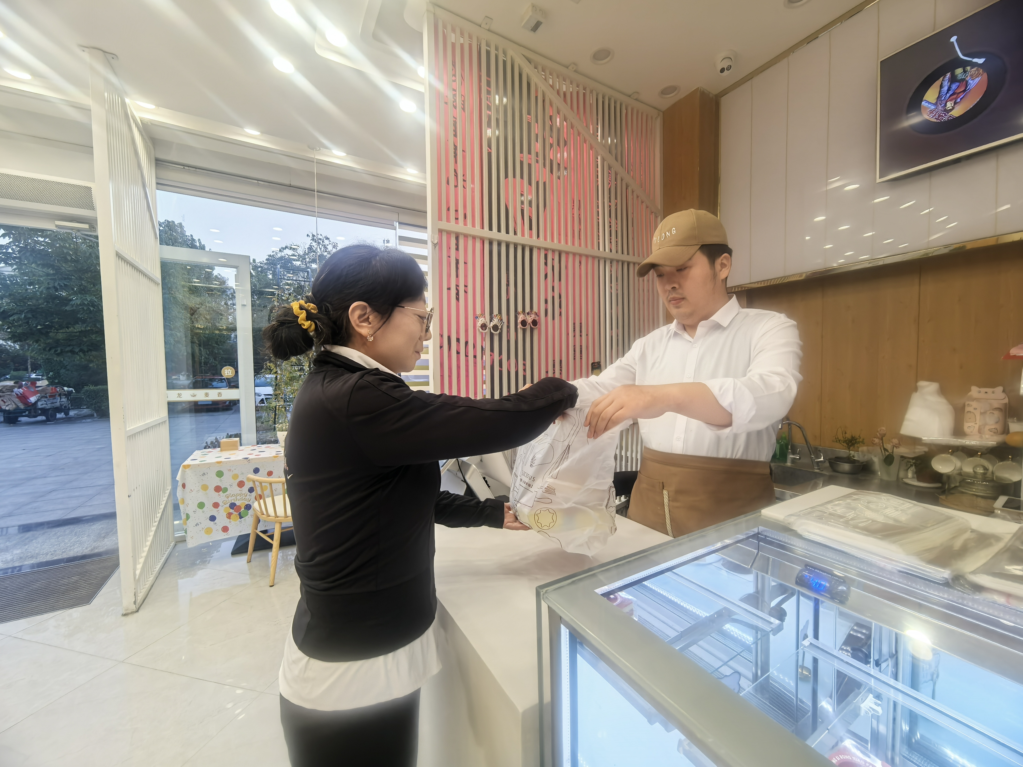 客流大漲 業(yè)績攀升 ——且看禹龍麥香烘焙坊如何打出經(jīng)營“組合拳” 客流大漲 業(yè)績攀升 ——且看禹龍麥香烘焙坊如何打出經(jīng)營“組合拳”