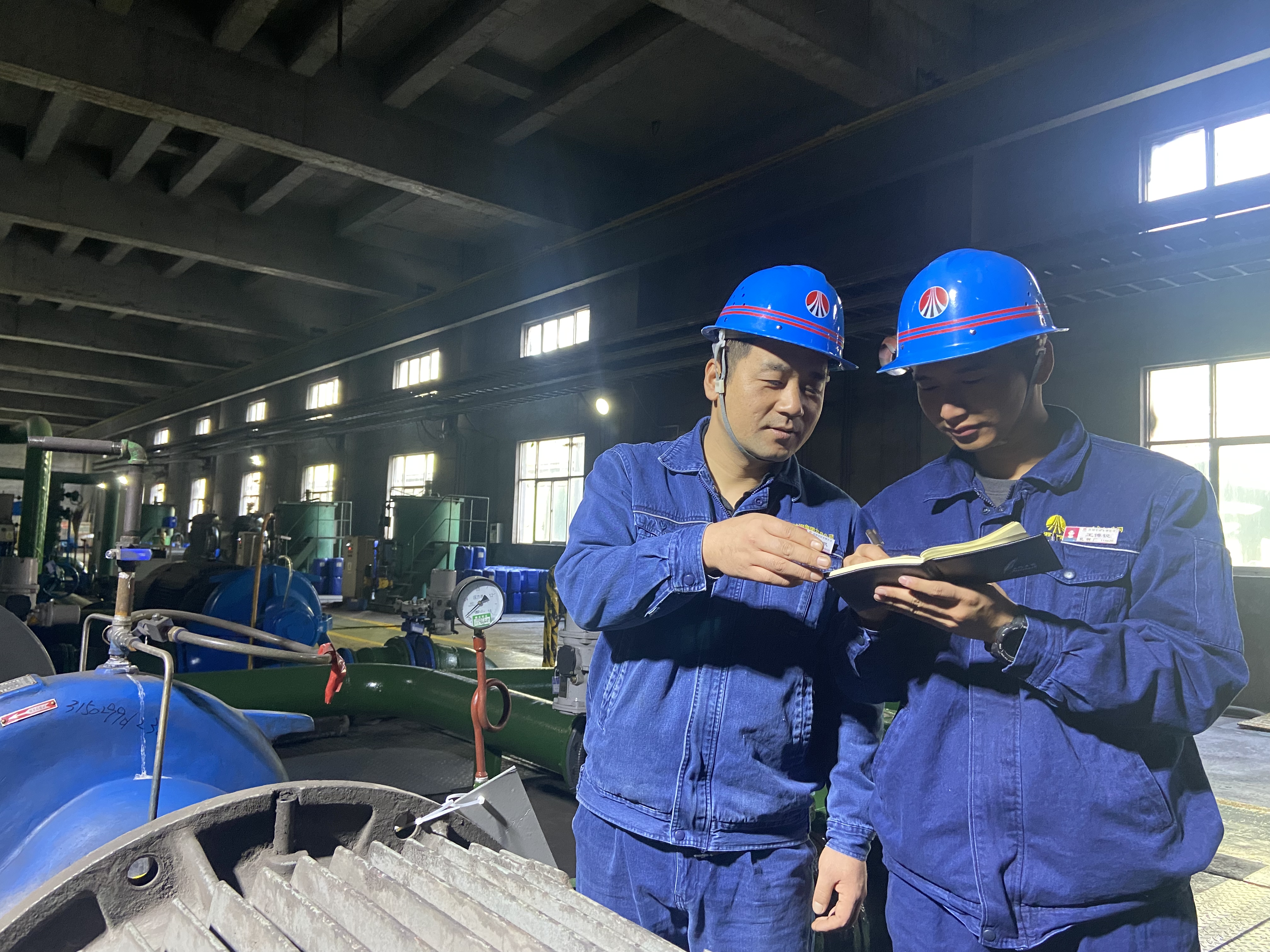 一線班組建設(shè)輸出“多彩經(jīng)驗(yàn)” 一線班組建設(shè)輸出“多彩經(jīng)驗(yàn)”