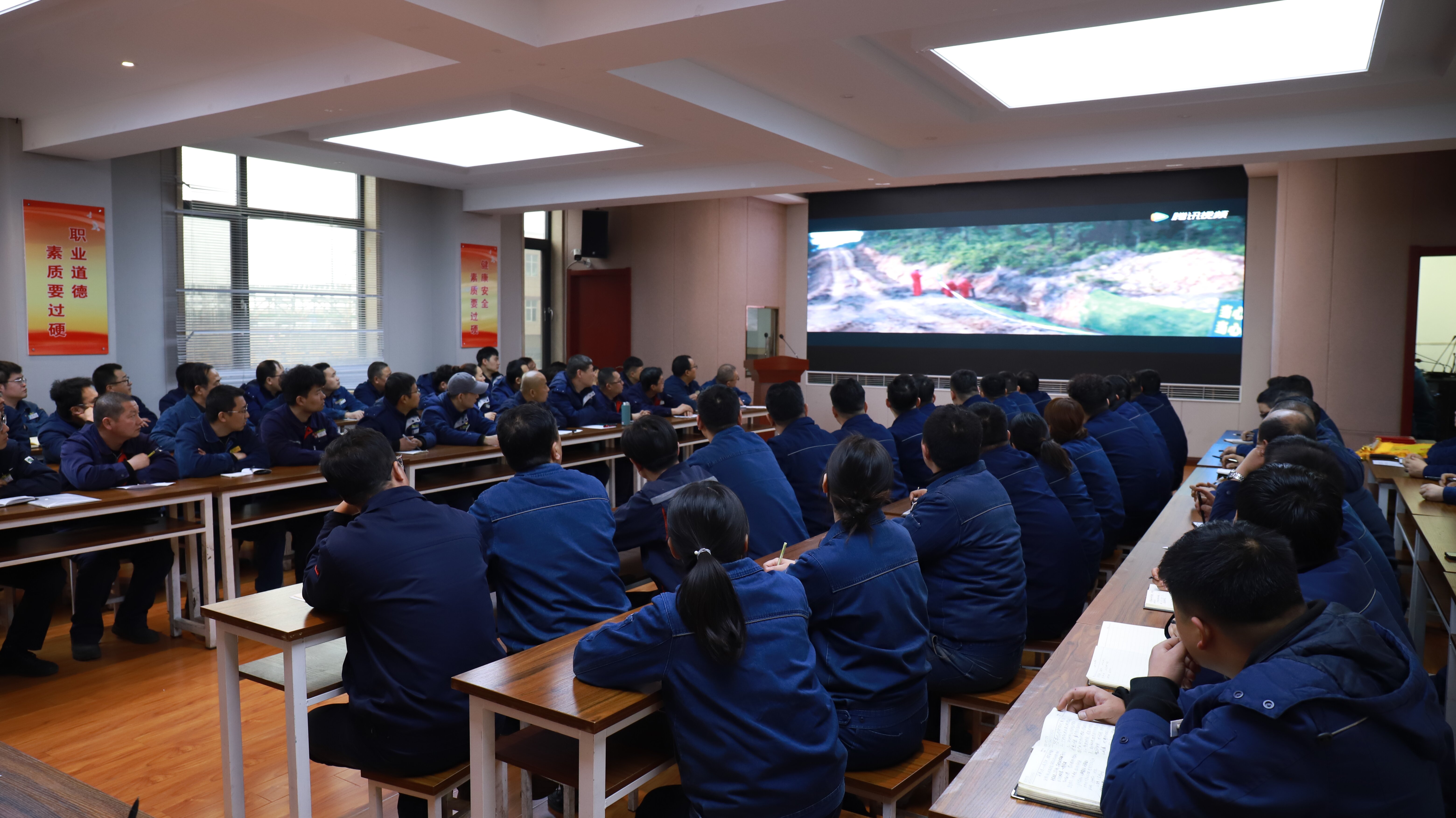 吹響安全“集結號” 打好全年“收官戰” 吹響安全“集結號” 打好全年“收官戰”