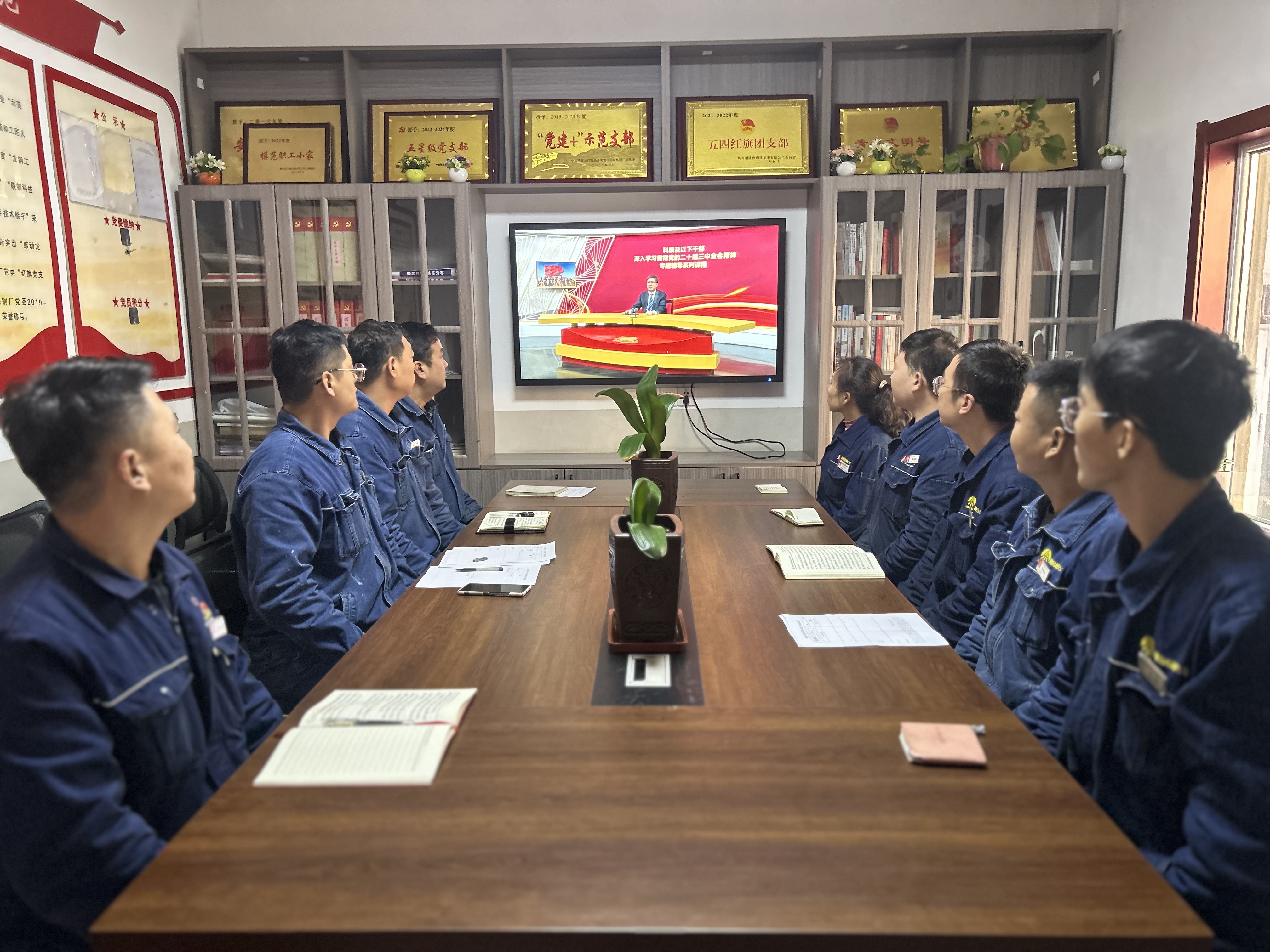 打造過硬支部 建強(qiáng)紅色堡壘 打造過硬支部 建強(qiáng)紅色堡壘