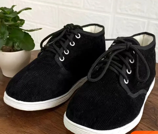 溫暖歲月的“八眼”窩窩鞋 溫暖歲月的“八眼”窩窩鞋