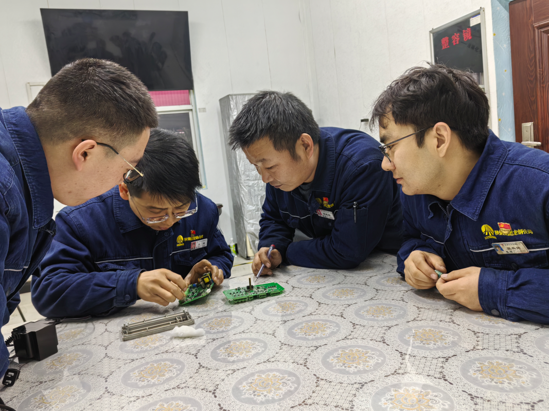 鋼鐵熔爐里的“奮斗樂章” 鋼鐵熔爐里的“奮斗樂章”