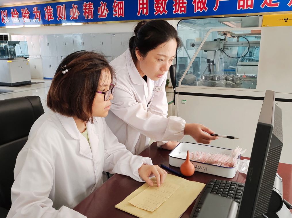 質檢先鋒“娘子軍” 把關質量建新功——記陜煤集團“巾幗建功示范崗”熒光分析班 質檢先鋒“娘子軍” 把關質量建新功——記陜煤集團“巾幗建功示范崗”熒光分析班