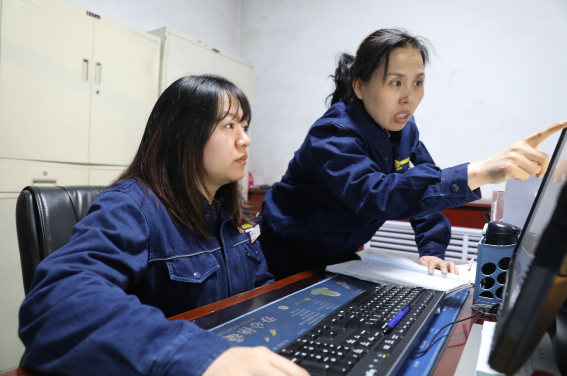 萬里長風(fēng)起 “鋼鐵玫瑰”綻芳華——記陜煤集團(tuán)第八屆“巾幗能手”馮燕 萬里長風(fēng)起 “鋼鐵玫瑰”綻芳華——記陜煤集團(tuán)第八屆“巾幗能手”馮燕