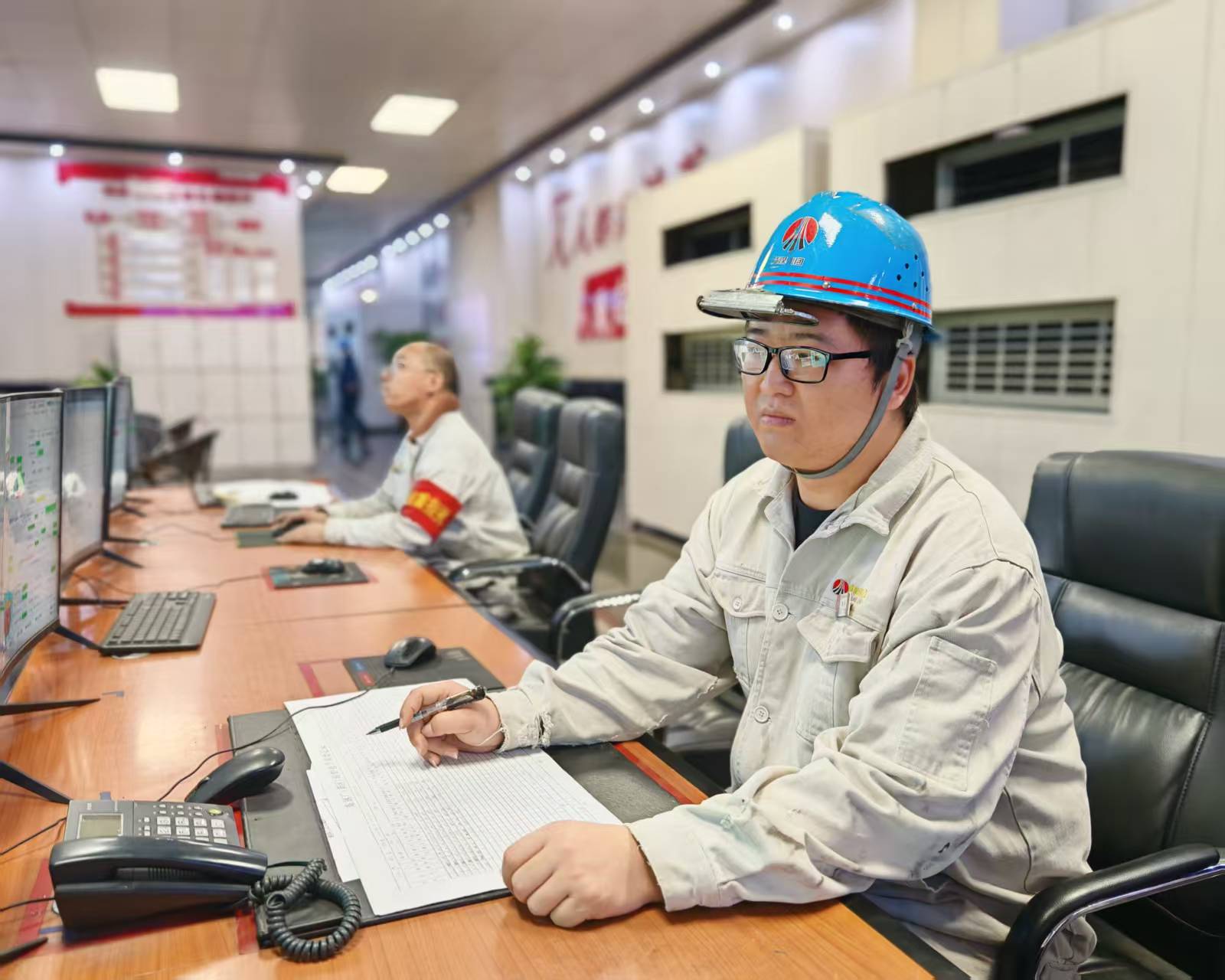 匠心淬煉綻鋼花 協(xié)同奮進譜新篇 匠心淬煉綻鋼花 協(xié)同奮進譜新篇