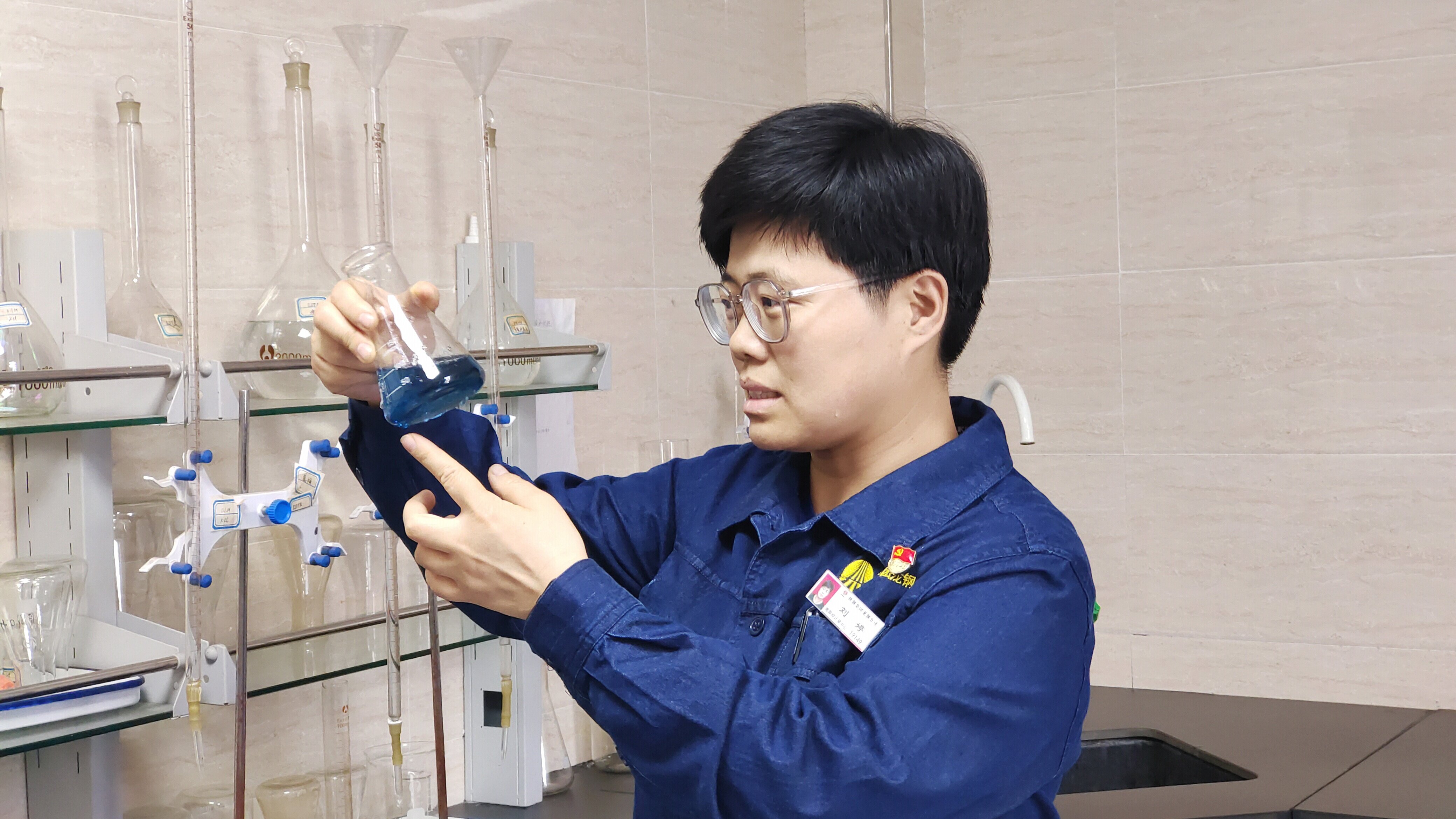 碧水映丹心 巾幗綻芳華——記陜鋼集團2023—2024年度勞動模范劉婷 碧水映丹心 巾幗綻芳華——記陜鋼集團2023—2024年度勞動模范劉婷