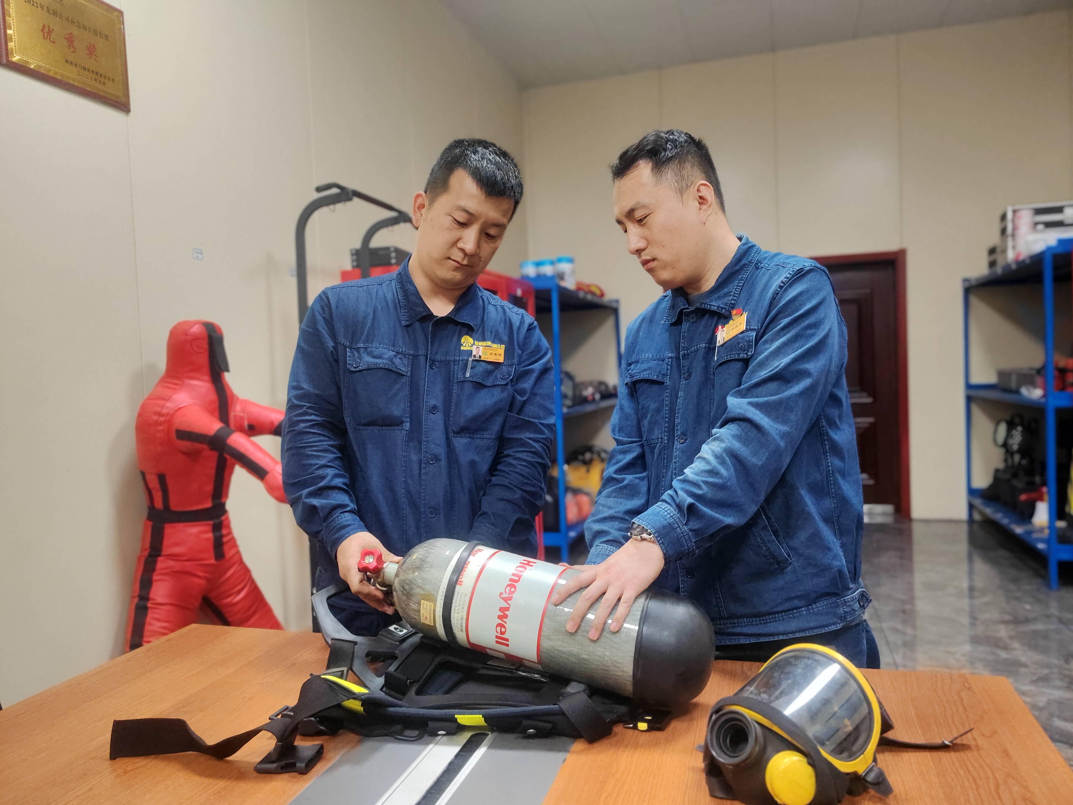 以“標(biāo)準(zhǔn)化”為引擎 驅(qū)動(dòng)安全管理再升級(jí) 以“標(biāo)準(zhǔn)化”為引擎 驅(qū)動(dòng)安全管理再升級(jí)