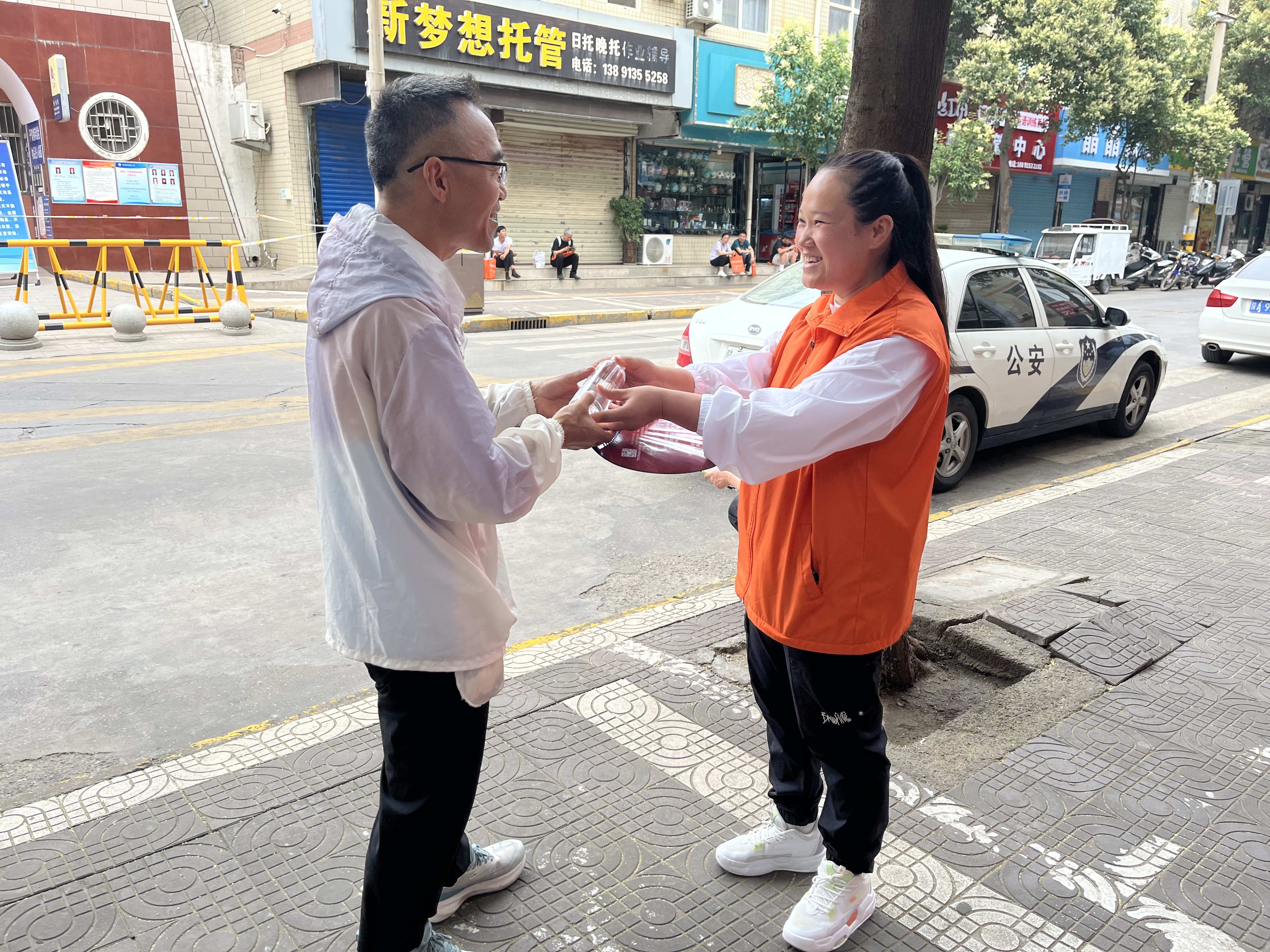 青力青為 為夢護(hù)航——龍鋼公司團(tuán)委開展高考志愿服務(wù)活動 青力青為 為夢護(hù)航——龍鋼公司團(tuán)委開展高考志愿服務(wù)活動