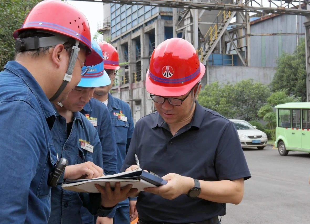 武軍強到龍鋼公司開展安全履職并深入一線慰問送清涼 武軍強到龍鋼公司開展安全履職并深入一線慰問送清涼