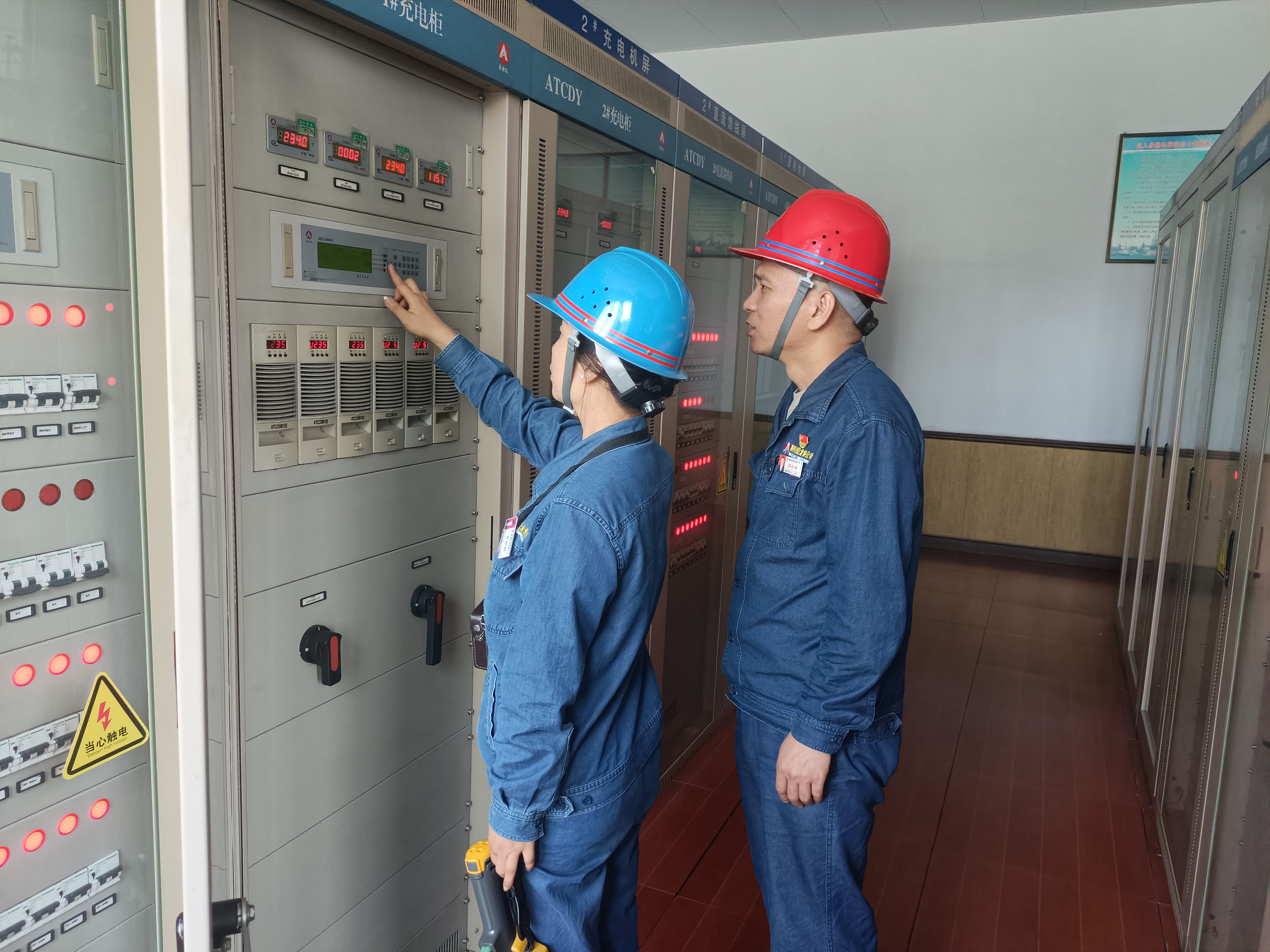 自主維修破難題 “緊日子”里摳效益 自主維修破難題 “緊日子”里摳效益