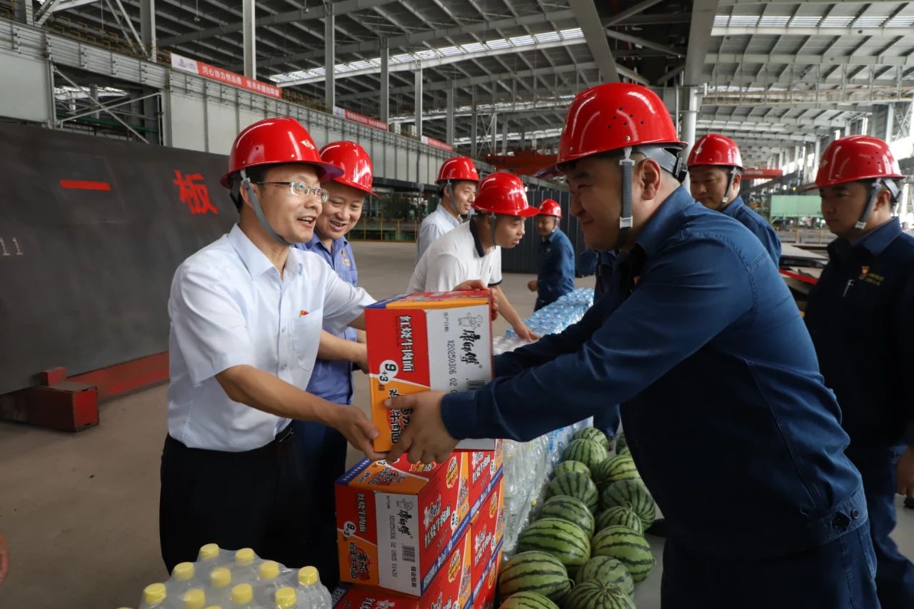雷達到漢鋼公司開展調研座談并深入一線慰問送清涼 雷達到漢鋼公司開展調研座談并深入一線慰問送清涼