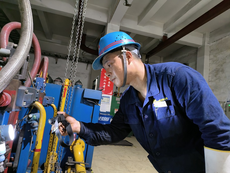 “三招聯(lián)動”助力降本突圍破局 “三招聯(lián)動”助力降本突圍破局