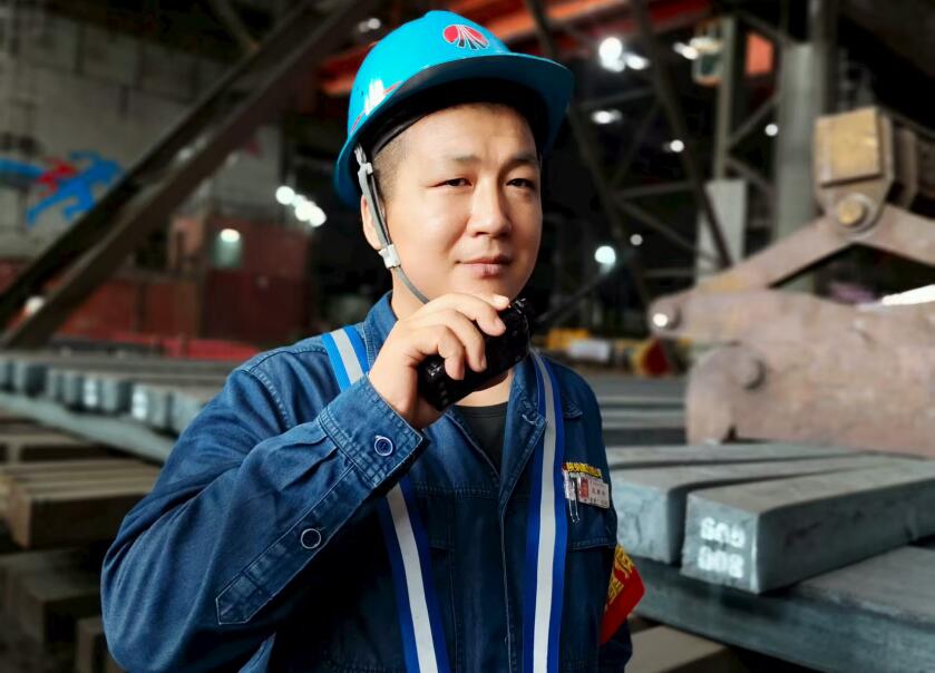 “橄欖綠”到“工裝藍” 鋼城續初心 “橄欖綠”到“工裝藍” 鋼城續初心