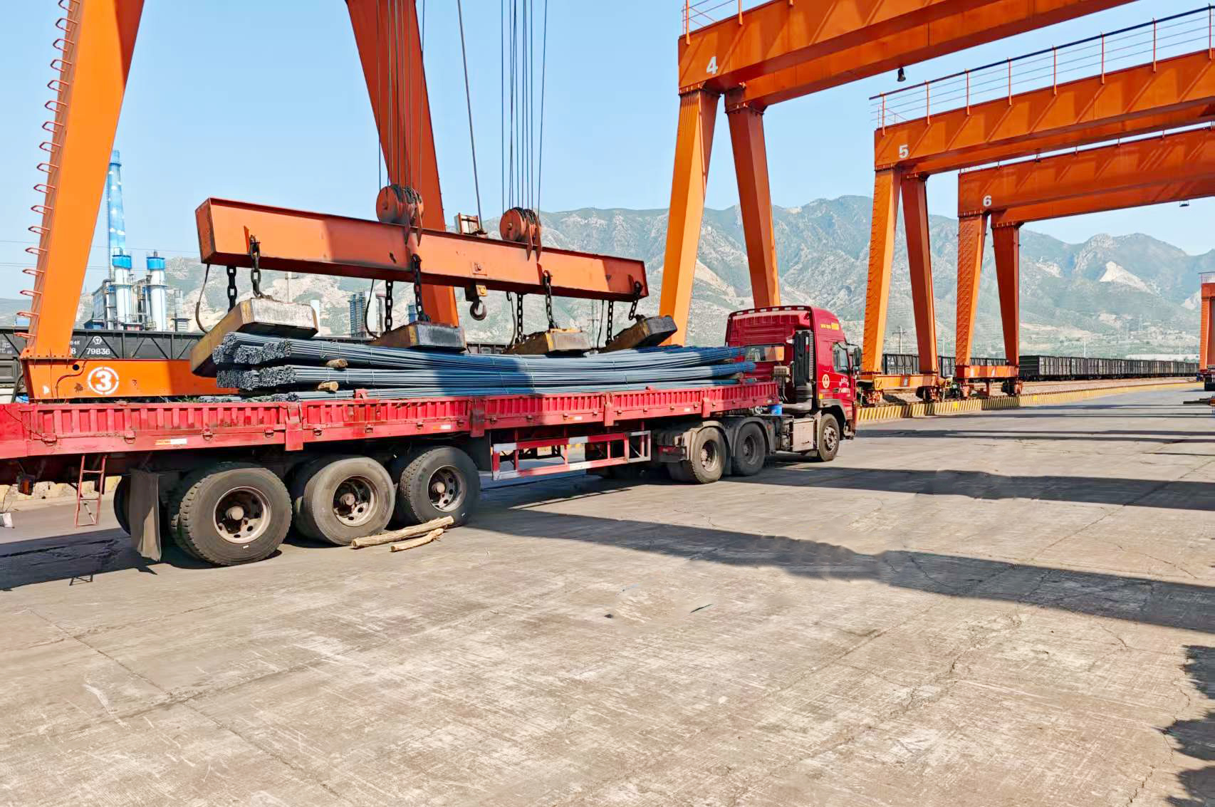 跨越水陸兩千里 3000噸“禹龍”本色抵港 跨越水陸兩千里 3000噸“禹龍”本色抵港