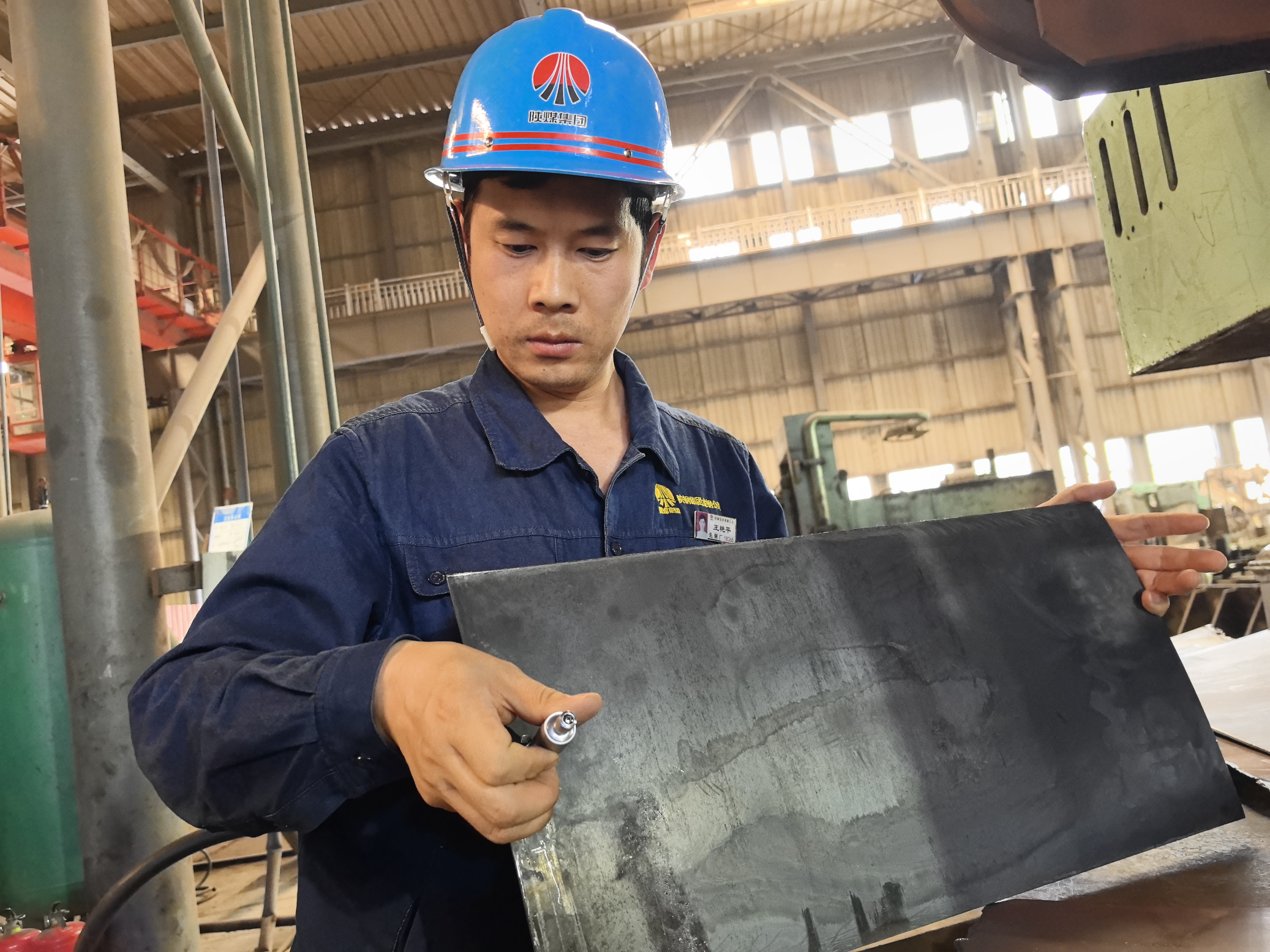 咔嚓!定格他們與質(zhì)量的雙向奔赴 咔嚓!定格他們與質(zhì)量的雙向奔赴