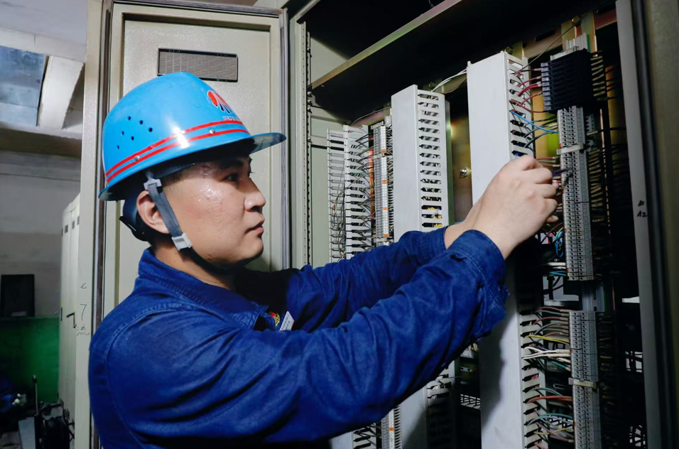 “守”與“手”的鋼城故事 “守”與“手”的鋼城故事