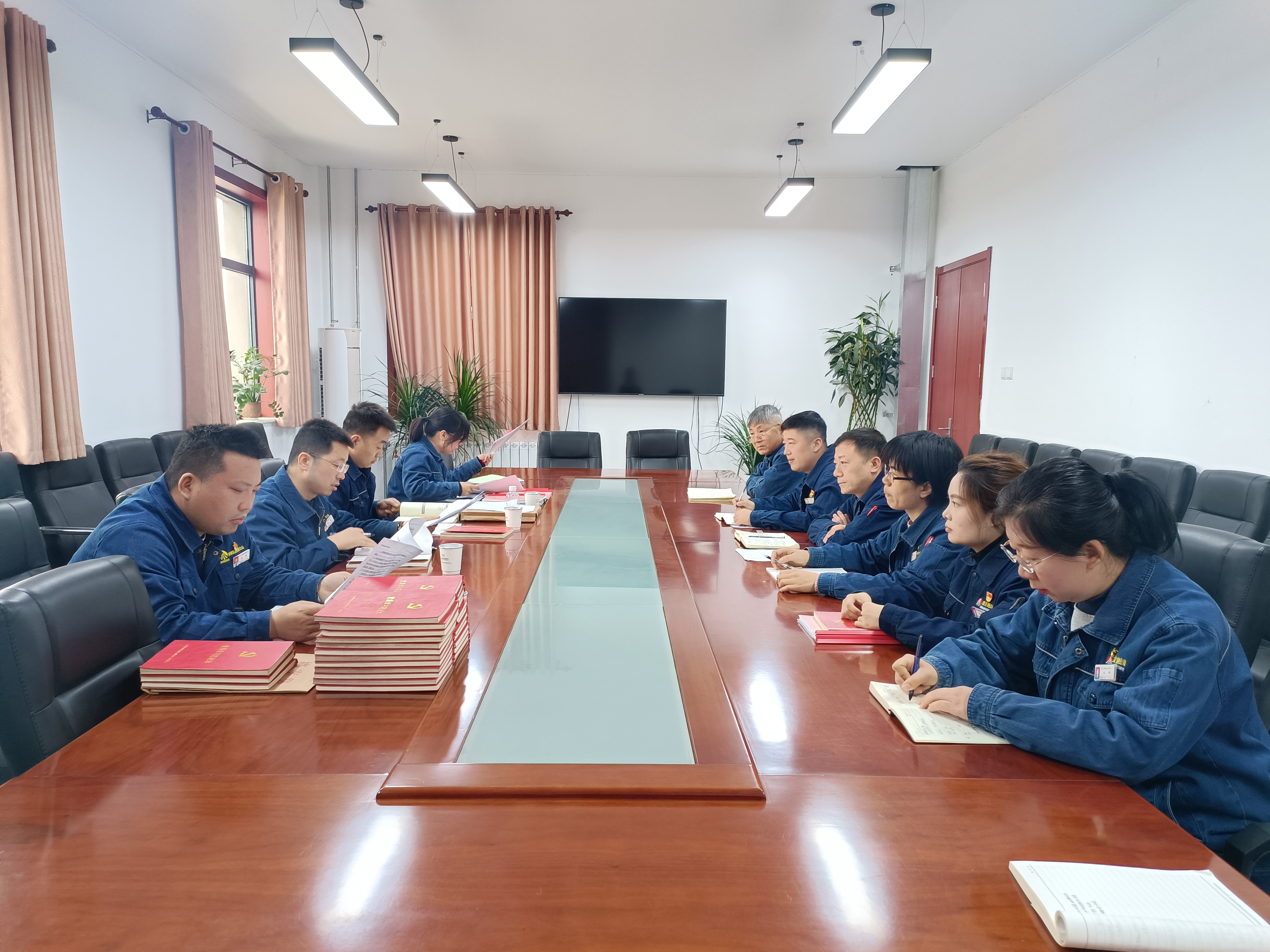 紅色引擎驅(qū)動(dòng) 黨建賦能發(fā)展 紅色引擎驅(qū)動(dòng) 黨建賦能發(fā)展