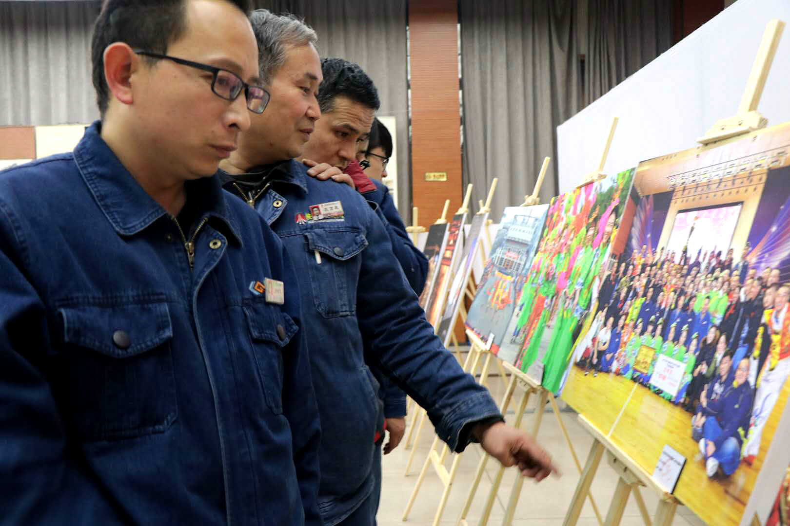 與書畫零距離 感受鋼城魅力—參加慶祝改革開放40周年暨龍鋼建廠60周年書畫攝影展活動有感 與書畫零距離 感受鋼城魅力—參加慶祝改革開放40周年暨龍鋼建廠60周年書畫攝影展活動有感