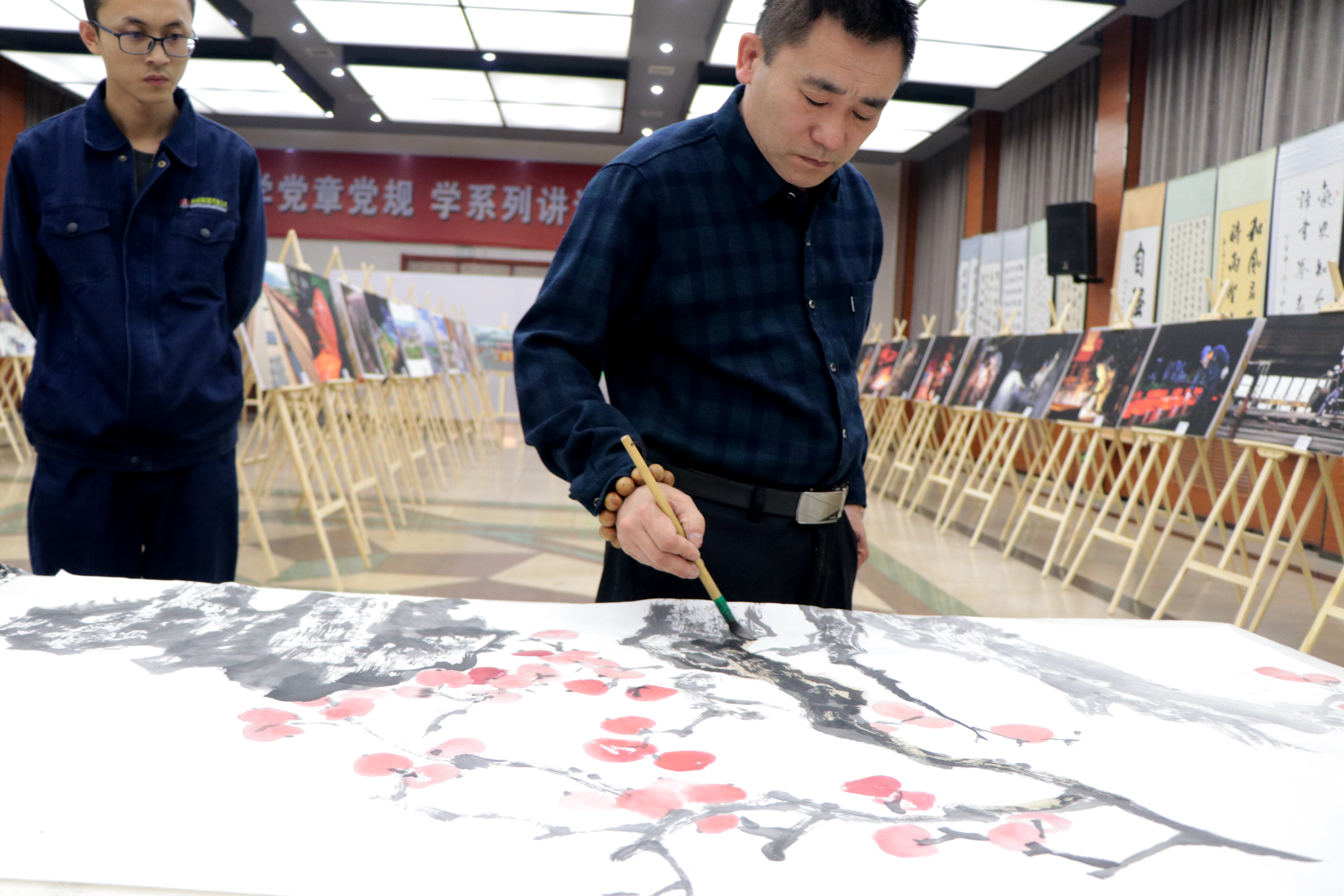 與書畫零距離 感受鋼城魅力—參加慶祝改革開放40周年暨龍鋼建廠60周年書畫攝影展活動有感 與書畫零距離 感受鋼城魅力—參加慶祝改革開放40周年暨龍鋼建廠60周年書畫攝影展活動有感