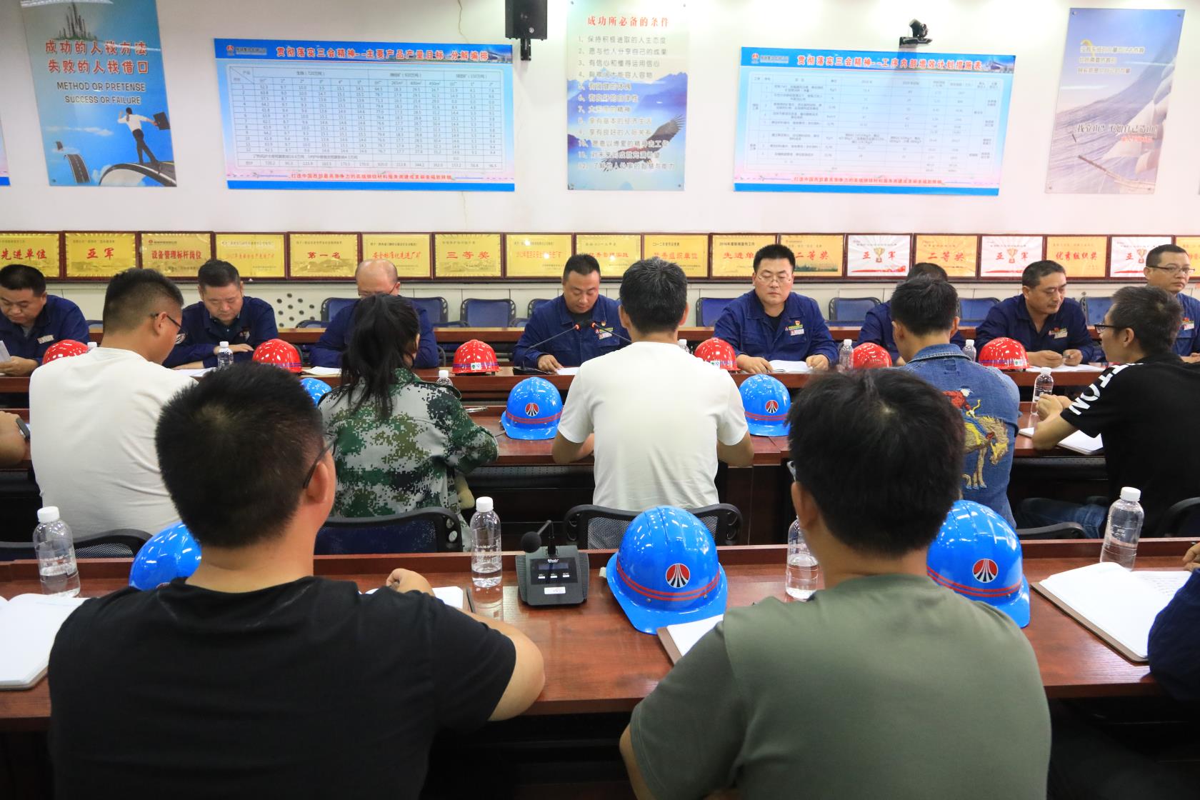 大膽摸索創新實踐,讓人才梯隊建設擲地有聲——龍鋼公司煉鐵廠五支人才隊伍建設管理工作側記 大膽摸索創新實踐,讓人才梯隊建設擲地有聲——龍鋼公司煉鐵廠五支人才隊伍建設管理工作側記