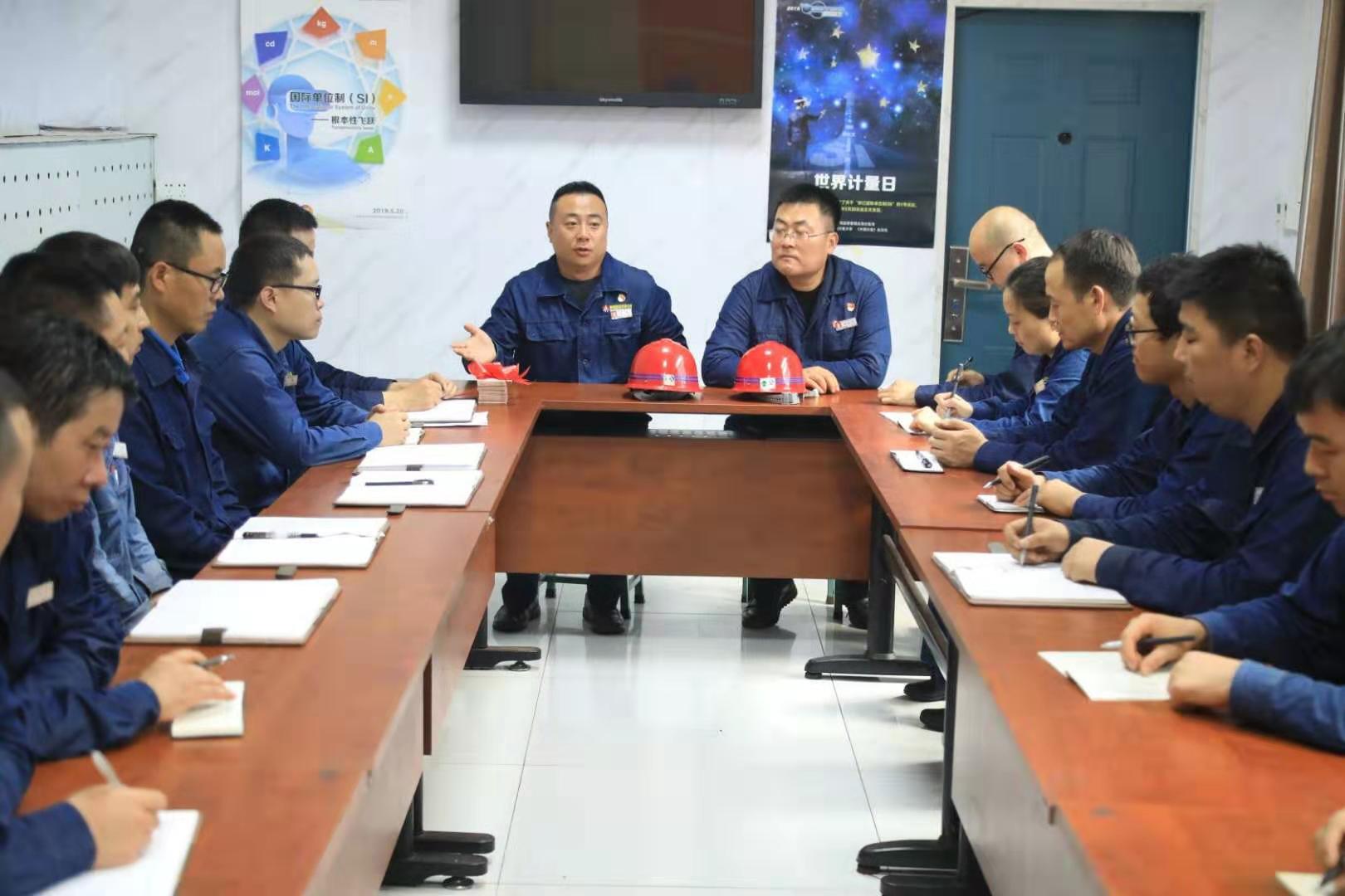 大膽摸索創新實踐,讓人才梯隊建設擲地有聲——龍鋼公司煉鐵廠五支人才隊伍建設管理工作側記 大膽摸索創新實踐,讓人才梯隊建設擲地有聲——龍鋼公司煉鐵廠五支人才隊伍建設管理工作側記