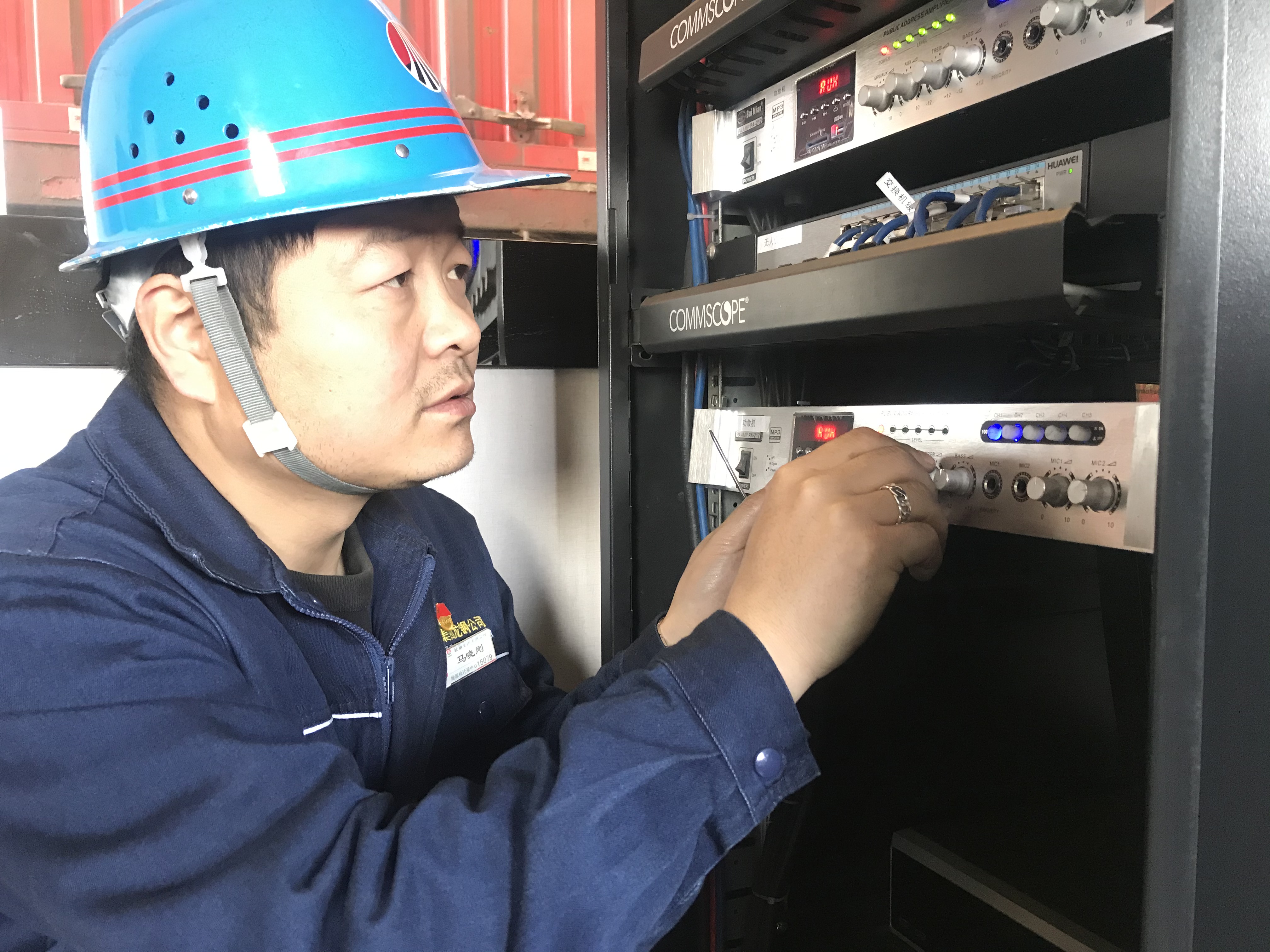 知識與技能并重,理論和實(shí)踐統(tǒng)一——龍鋼公司能源檢計(jì)量中心聘任技術(shù)技能人才管理工作側(cè)記 知識與技能并重,理論和實(shí)踐統(tǒng)一——龍鋼公司能源檢計(jì)量中心聘任技術(shù)技能人才管理工作側(cè)記