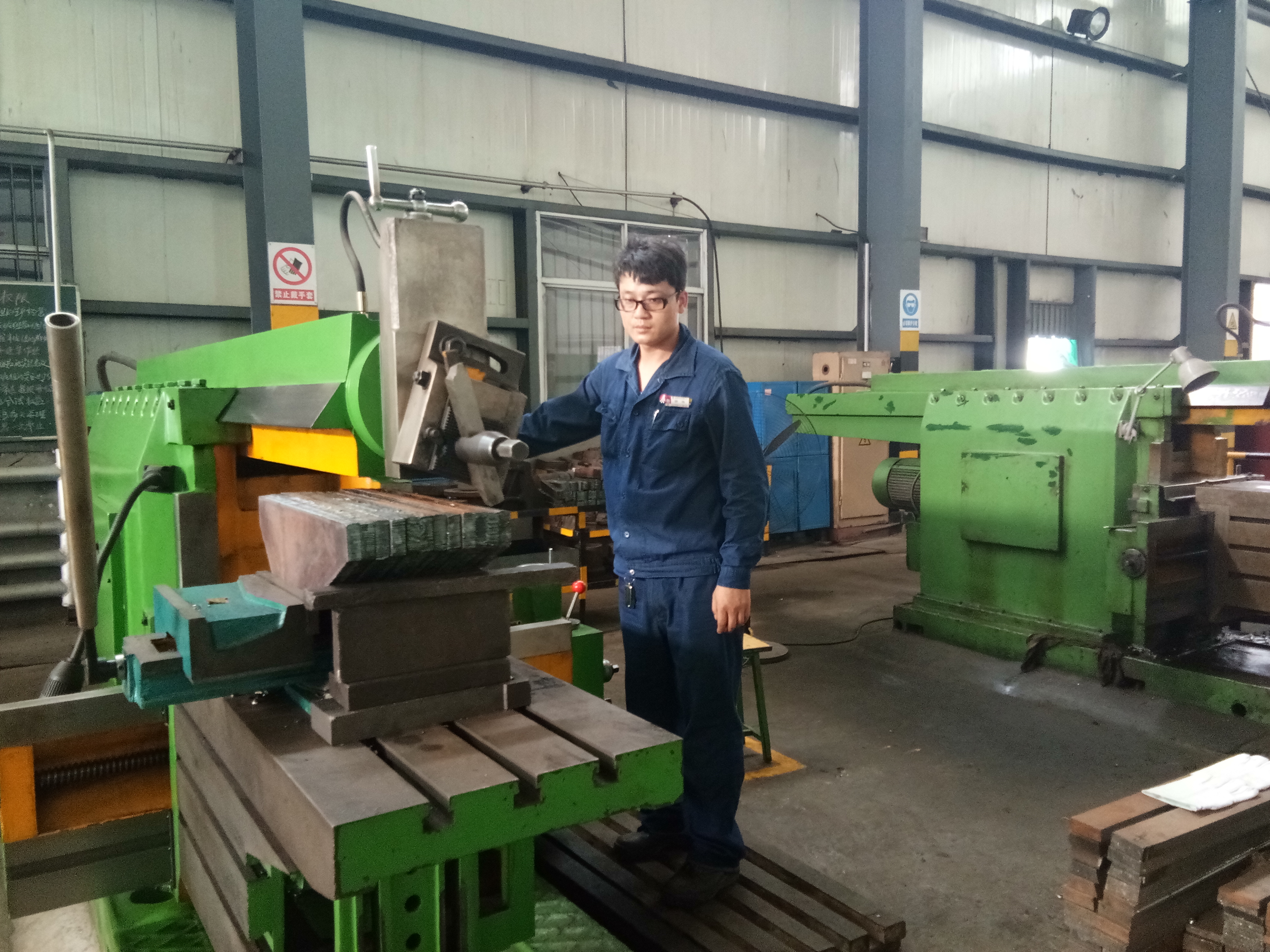 知識與技能并重,理論和實(shí)踐統(tǒng)一——龍鋼公司能源檢計(jì)量中心聘任技術(shù)技能人才管理工作側(cè)記 知識與技能并重,理論和實(shí)踐統(tǒng)一——龍鋼公司能源檢計(jì)量中心聘任技術(shù)技能人才管理工作側(cè)記