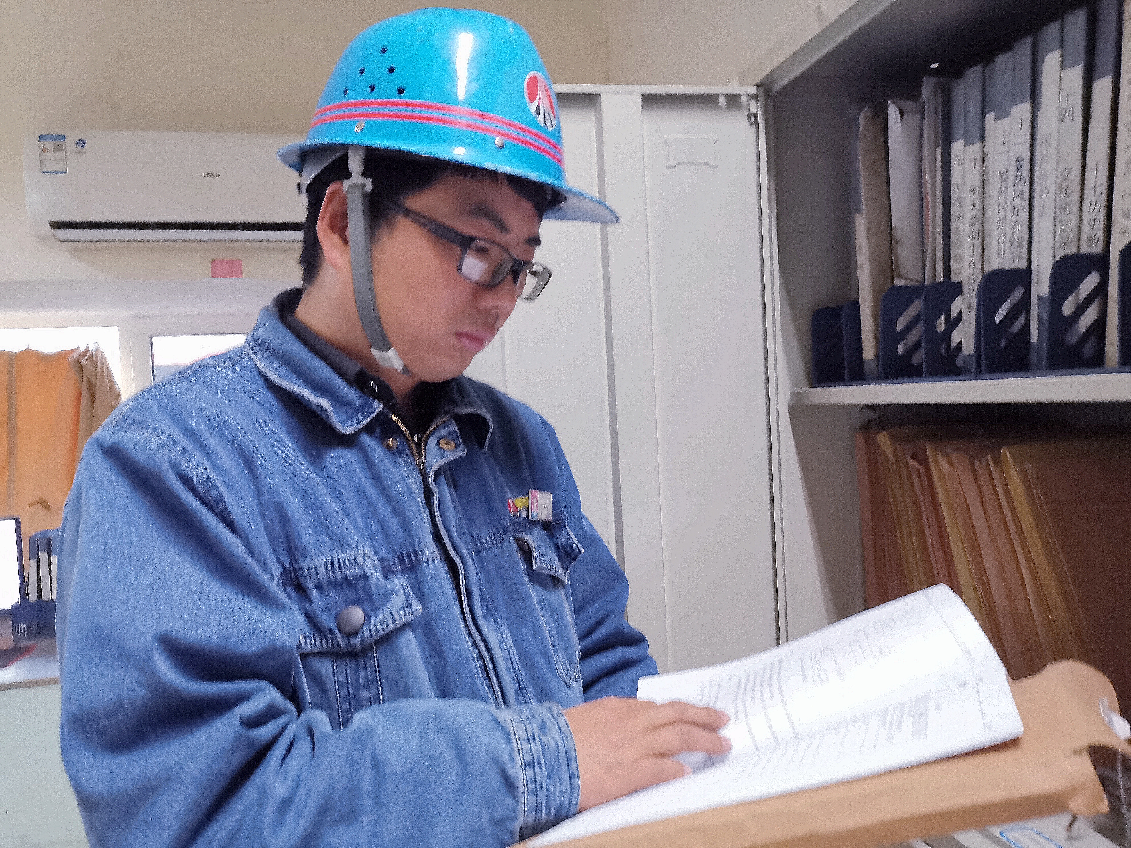 忠誠敬業守衛鋼城藍——記龍鋼公司煉鐵廠青年管理干部衛攀峰 忠誠敬業守衛鋼城藍——記龍鋼公司煉鐵廠青年管理干部衛攀峰