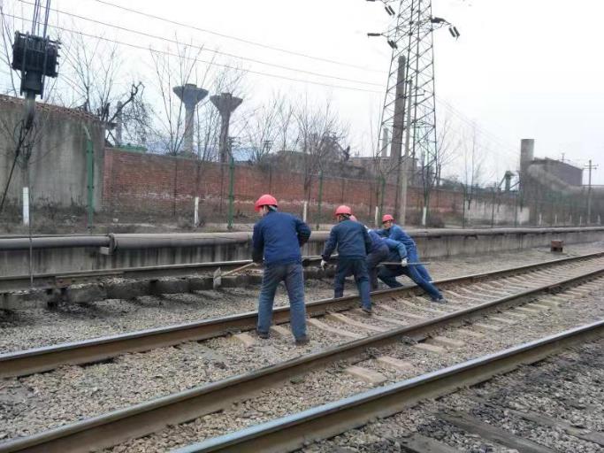 寒風(fēng)中我們在鐵路旁守護 寒風(fēng)中我們在鐵路旁守護