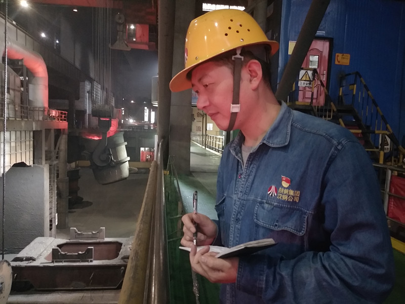 黨徽閃耀,黨員在生產經營中唱“主角” 黨徽閃耀,黨員在生產經營中唱“主角”