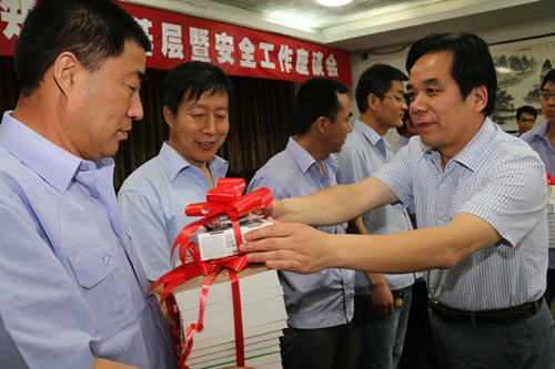 龍鋼集團(tuán)開展送知識下基層暨安全工作座談活動 龍鋼集團(tuán)開展送知識下基層暨安全工作座談活動